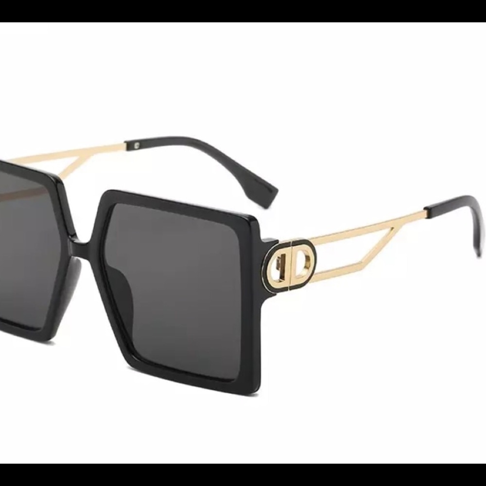 Exquisite Sunglasses Oversized 😎😎😎😎 - Picture 5 of 10